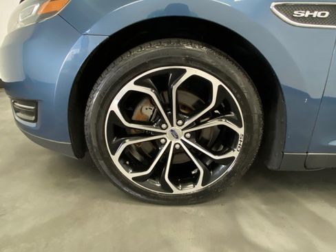Used 2018 Ford Taurus SHO AWD/4WD image 19