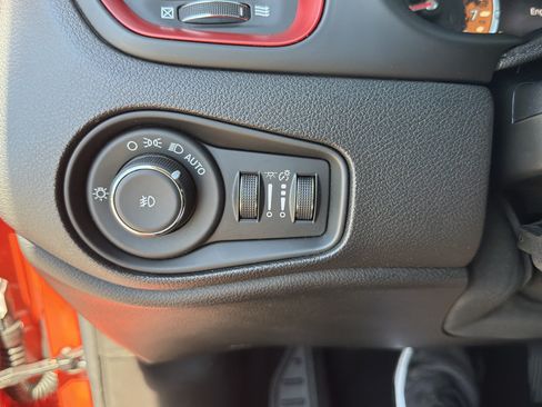 Used 2015 Jeep Renegade Trailhawk w/ Popular Equipment Group AWD/4WD image 36
