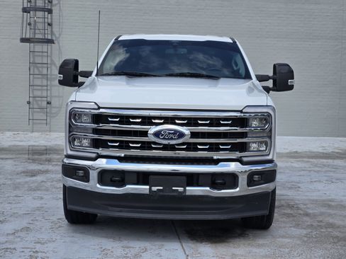 Used 2024 Ford F250 Lariat image 3