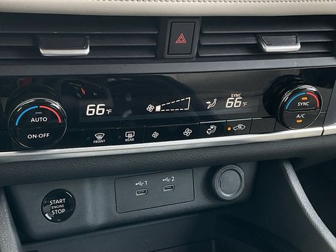 Used 2025 Nissan Rogue SV image 34