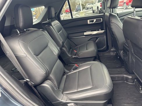Used 2023 Ford Explorer XLT w/ Equipment Group 202A image 13