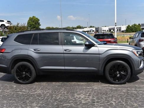 Used 2024 Volkswagen Atlas SE w/ Panoramic Sunroof Package AWD/4WD image 5