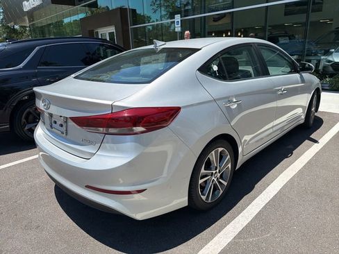 Used 2017 Hyundai Elantra Limited w/ Limited Ultimate Package 05 FWD image 4