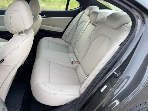 Used 2026 Genesis G70 2.5T image 18