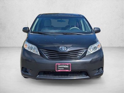 Used 2012 Toyota Sienna FWD image 2