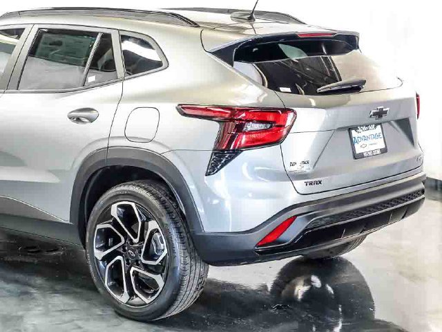 Certified 2024 Chevrolet Trax RS w/ Sunroof Package FWD image 10