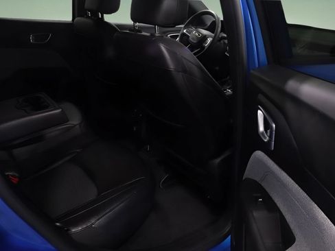 Used 2024 Jeep Compass Latitude AWD/4WD image 17