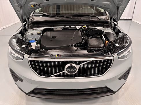 Certified 2025 Volvo XC40 B5 Plus image 28
