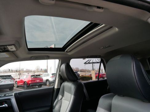 Used 2018 Toyota 4Runner SR5 Premium image 30