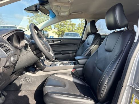 Used 2022 Ford Edge Titanium image 11