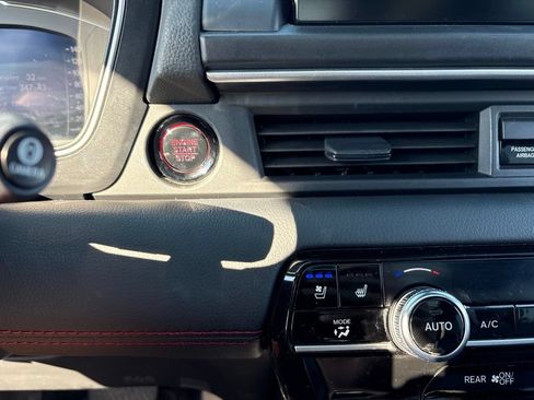 Used 2025 Honda Pilot Black Edition image 7