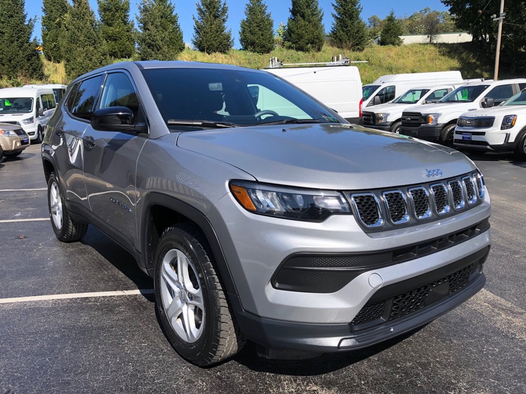 Used 2023 Jeep Compass Sport AWD/4WD image 8