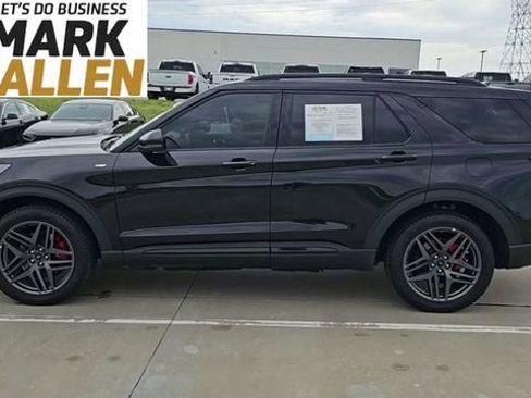 Used 2025 Ford Explorer ST-Line w/ ST-Line Street Pack AWD/4WD image 5