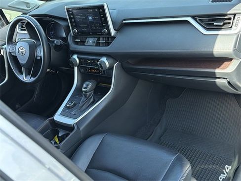 Used 2020 Toyota RAV4 Limited image 36