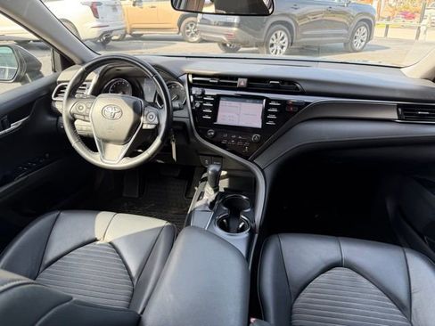 Used 2019 Toyota Camry SE w/ Carpet Mat Package image 18