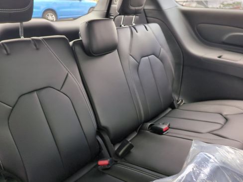 New 2026 Chrysler Pacifica Select FWD image 18