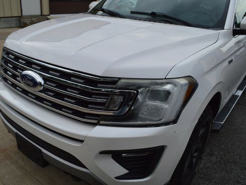 Used 2019 Ford Expedition XLT w/ Equipment Group 202A AWD/4WD image 2