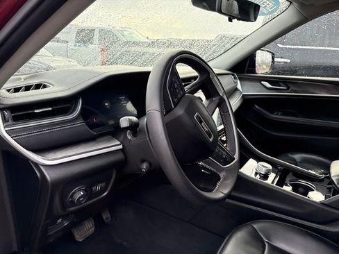 Used 2023 Jeep Grand Cherokee L Limited w/ Luxury Tech Group II image 8