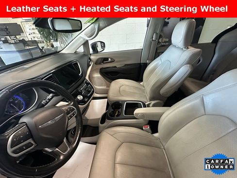 Used 2021 Chrysler Pacifica Touring-L image 13
