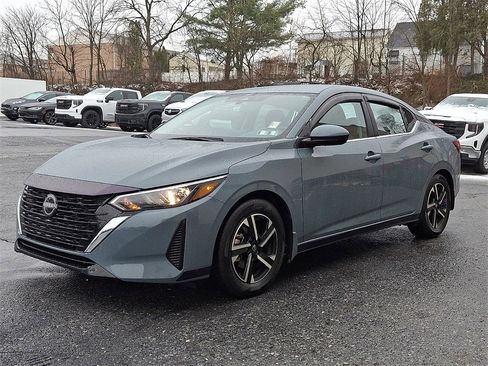 Used 2024 Nissan Sentra SV image 3