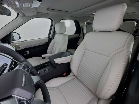 New 2025 Land Rover Discovery Dynamic SE image 10