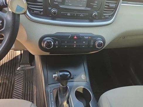 Used 2016 Kia Sorento FWD image 13