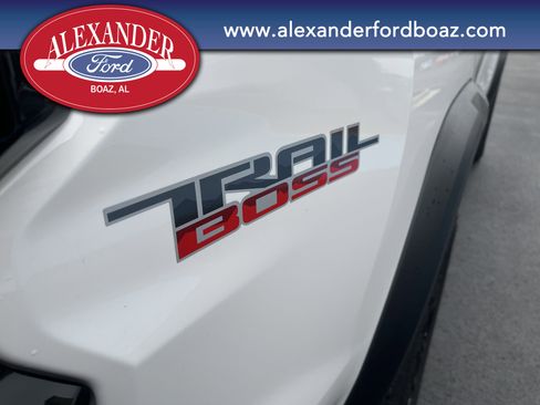 Used 2023 Chevrolet Colorado Trail Boss w/ Technology Package image 7