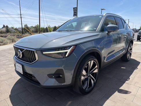 Used 2023 Volvo XC40 B5 Ultimate w/ Protection Package Premier AWD/4WD image 4