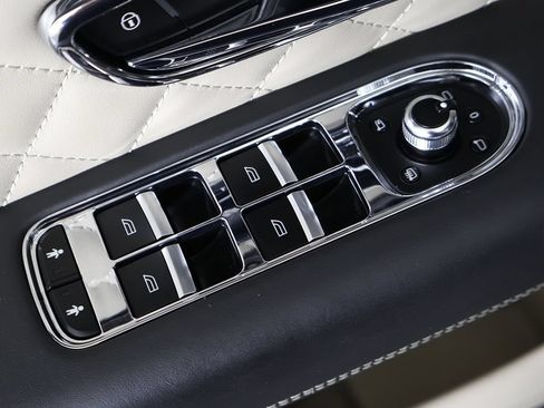 Used 2020 Bentley Bentayga Plug-In Hybrid AWD/4WD image 49