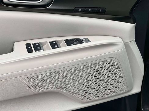 Used 2025 Kia Carnival SX FWD image 17