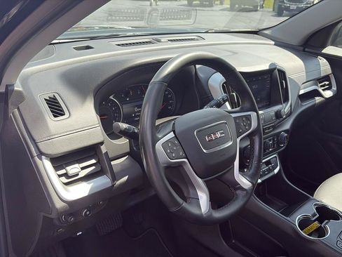 Used 2024 GMC Terrain SLT AWD/4WD image 9