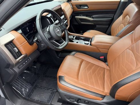 Used 2024 Nissan Pathfinder Platinum AWD/4WD image 10