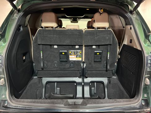 Used 2022 Toyota Sienna Limited FWD image 23
