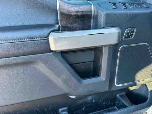 Used 2022 Ford F250 Lariat w/ Chrome Package image 16