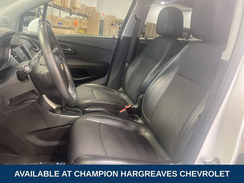 Used 2020 Chevrolet Trax LT w/ LT Convenience Package FWD image 26