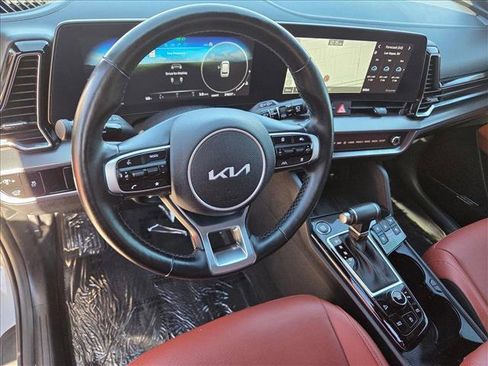 Used 2025 Kia Sportage SX image 10