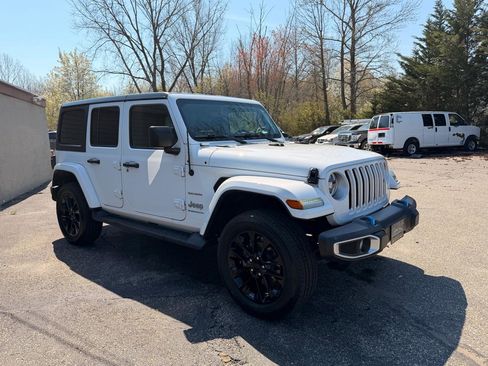 Used 2023 Jeep Wrangler Sahara w/ Cold Weather Group image 8