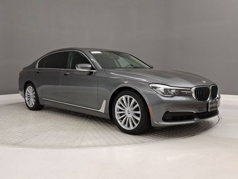 Used 2019 BMW 740i 740i w/ Cold Weather Package image 5