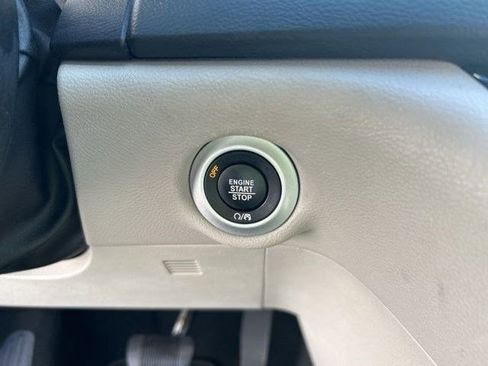 Used 2023 Chrysler Pacifica Touring-L FWD image 20