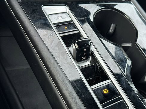 Used 2024 Volkswagen Atlas Cross Sport SE image 21