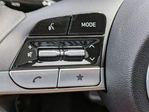 New 2025 Hyundai Elantra SEL image 25