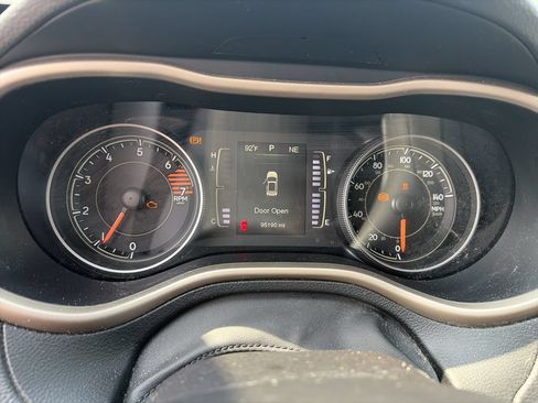 Used 2016 Jeep Cherokee Sport FWD image 35