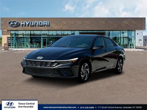 Used 2025 Hyundai Elantra Sport FWD image 1