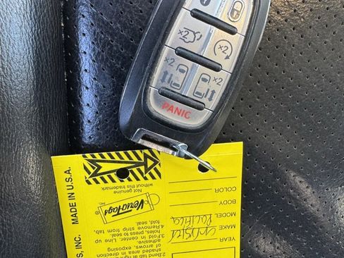 Used 2019 Chrysler Pacifica Touring-L image 12