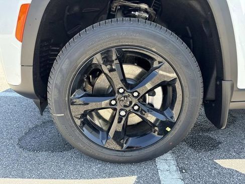 New 2026 Jeep Grand Cherokee L Limited RWD image 38