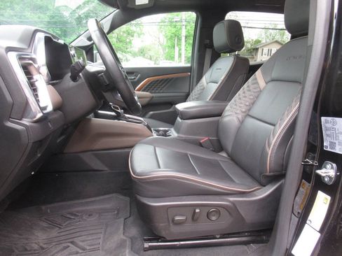 Used 2023 GMC Canyon Denali w/ Denali Black Edition AWD/4WD image 24