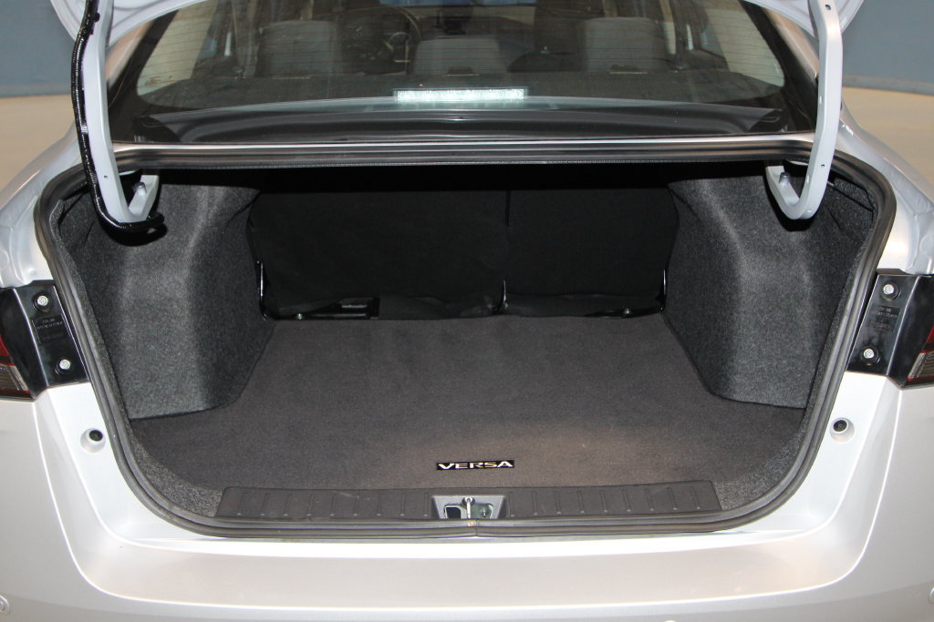 Used 2025 Nissan Versa SV FWD image 36