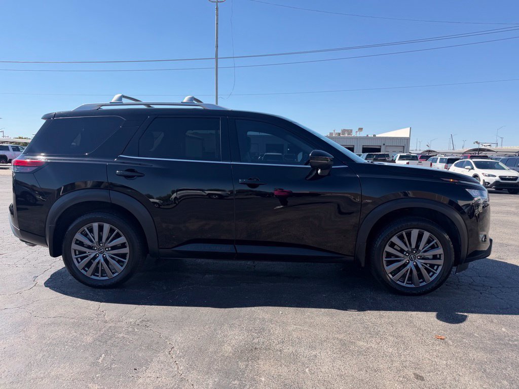 Used 2023 Nissan Pathfinder SL w/ SL Premium Package FWD image 4