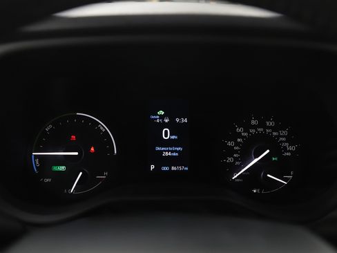 Used 2022 Toyota Sienna XLE FWD image 27