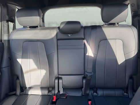 Used 2020 Mercedes-Benz GLB 250 4MATIC w/ Premium Package image 12